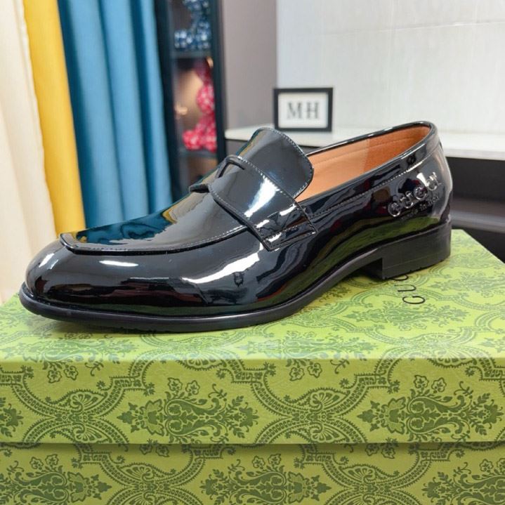 G*u*i leather shoes